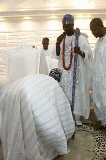 Commotion as Obasanjo prostrates for Ooni of Ife
