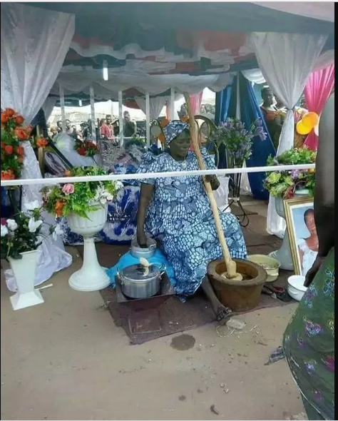 Dead woman pounds yam during her lying-in-state