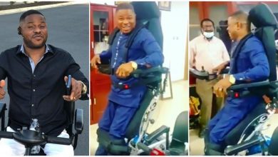 Yinka Ayefele seen standing