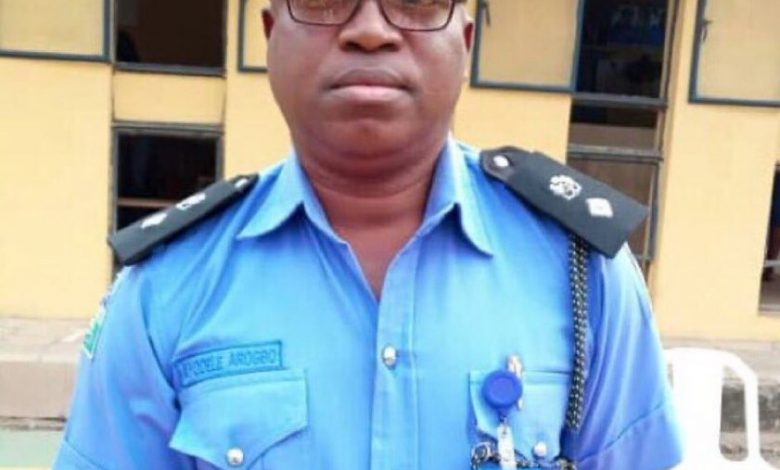 NAIJA.FM DPO allegedly ordered shooting of #ENDSARS protesters in Mushin (VIDEO) endsars
