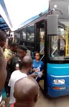 Miracle-Nigerian-Woman-Gives-Birth-on-Bus