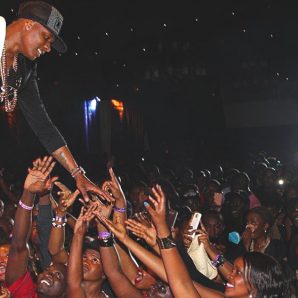 Wizkid-gets-upclose-with-his-fans_naijafm