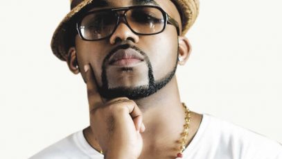 Watch BankyW’s Reaction When A Female Fan Touches His Privates