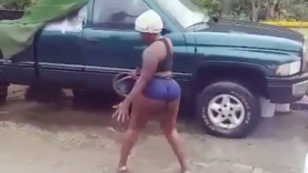 Why Guys Patronize This Female Car Washer