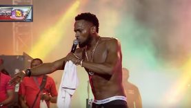 D’Banj rescues female fan about to be assaulted while he performs on stage and fans turns on him, throwing water bottles and other things at him. Then he goes on with his performance like nothing happened and eventually breaks through to the fans again. Isn’t this heroic? I think this is an act of bravery and I love it.